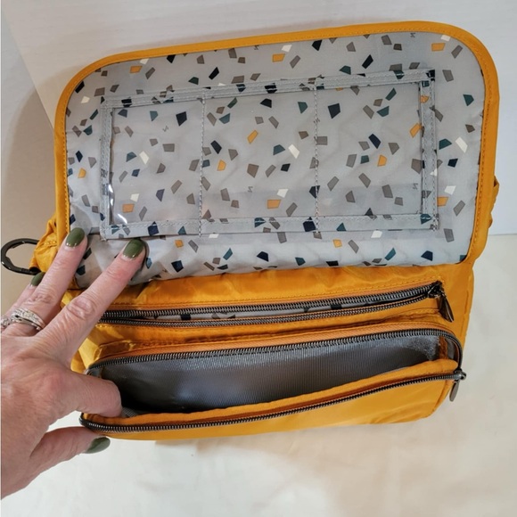 Lug Bag - Burnt Orange Wings - Picture 7 of 9